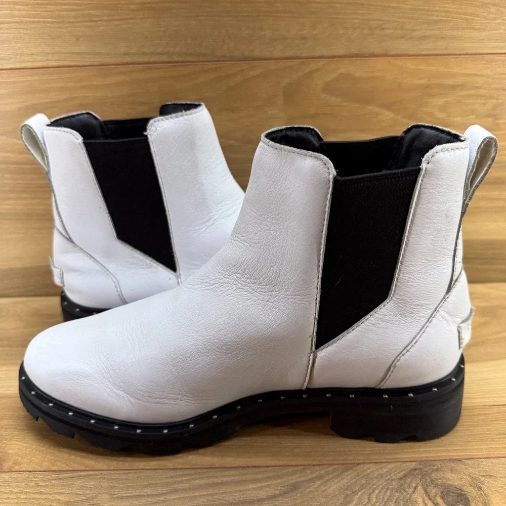 Sorel‎ Lennox Lug Sole Chelsea Boots 9.5 White Leather Pull On Casual Waterproof
